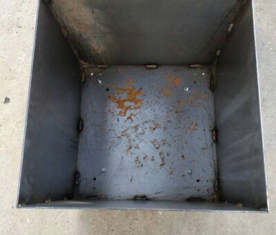 Plantekumme i 3 mm st&aring;lplade med skjulte hjul m&aring;ler 50 x 50 x 50 cm