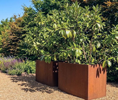 Plantekumme i 5 mm rust st&aring;lplade med skjulte hjul 100 x 35 x 50 cm