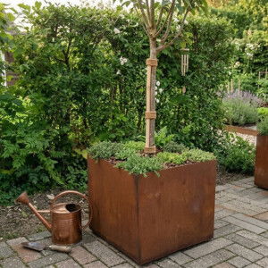 Plantekumme i 5 mm stålplade med målene 40 x 40 x 35 cm